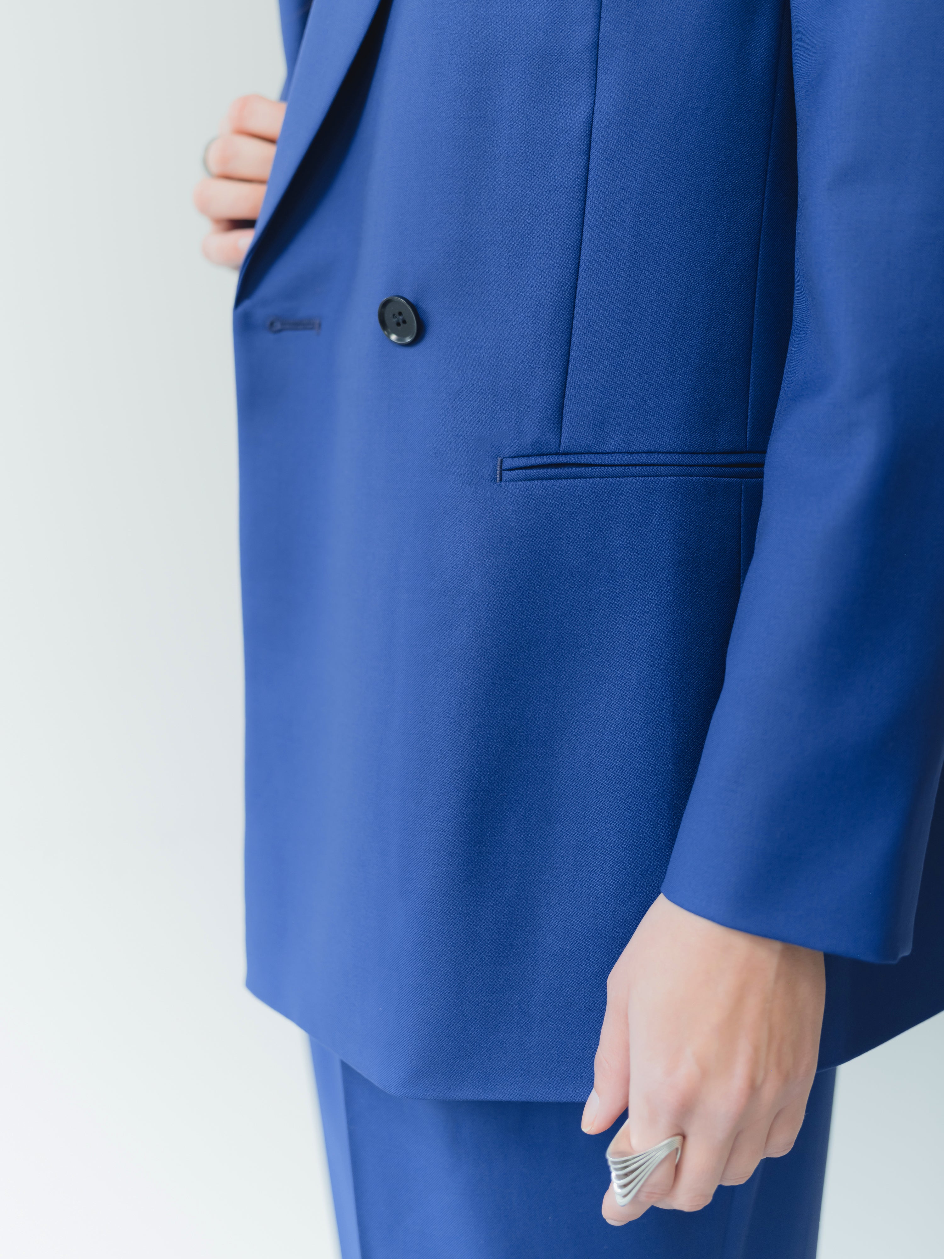Royal blue double-breasted women’s suit in Super 110’s wool with jetted pockets and half-canvas construction.
