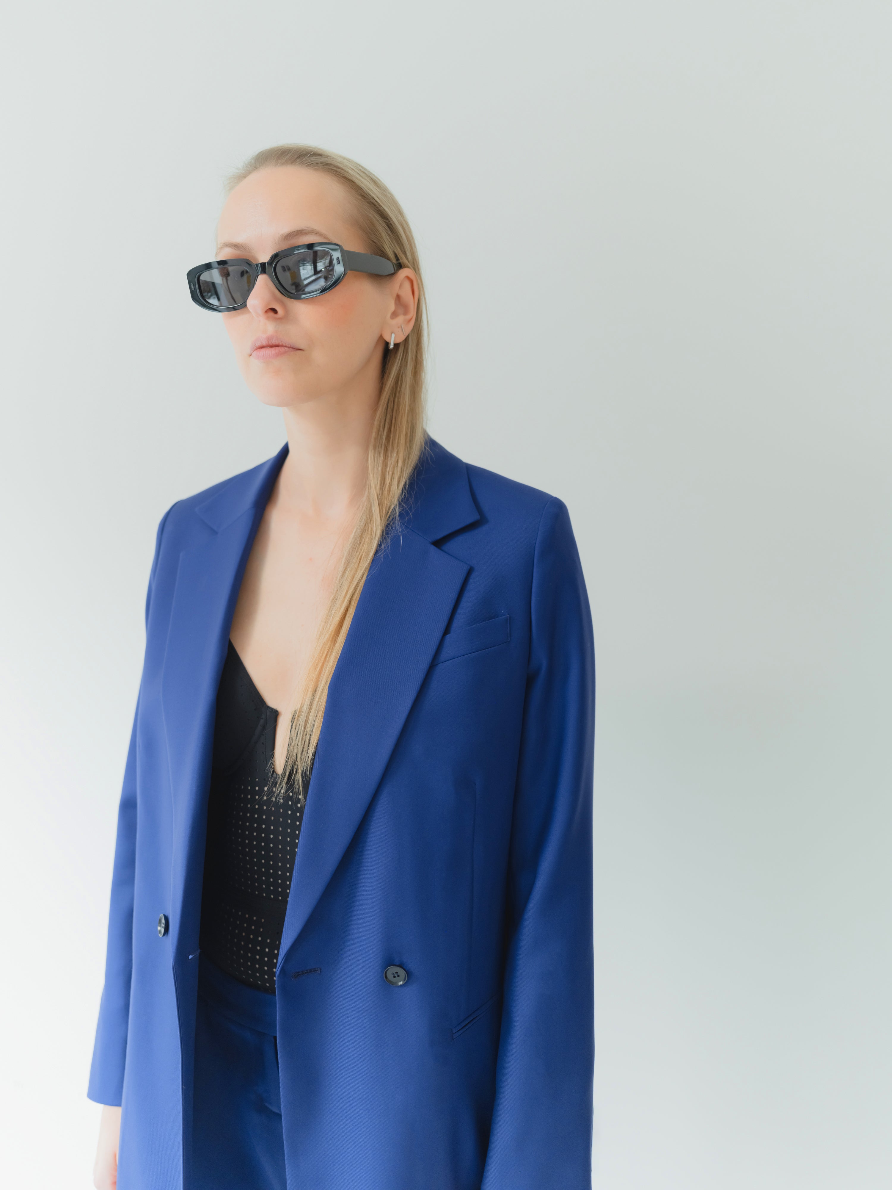 royal blue double-breasted women’s blazer in Super 110’s wool with notch lapel and half-canvas construction.
