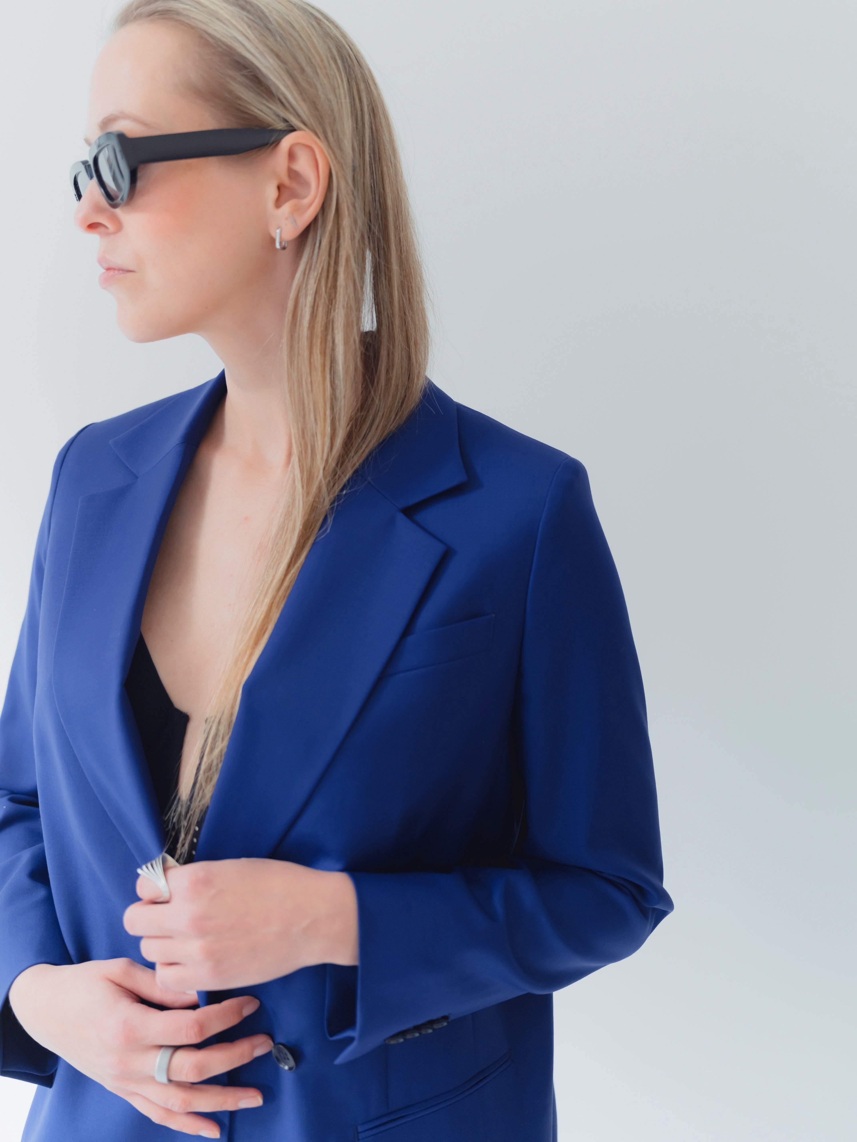 Royal blue double-breasted women’s blazer in Super 110’s wool with notch lapel and half-canvas construction. 